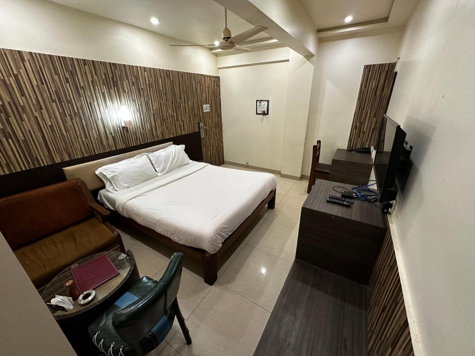 The Saffron Suites Sasupada Екстер'єр фото