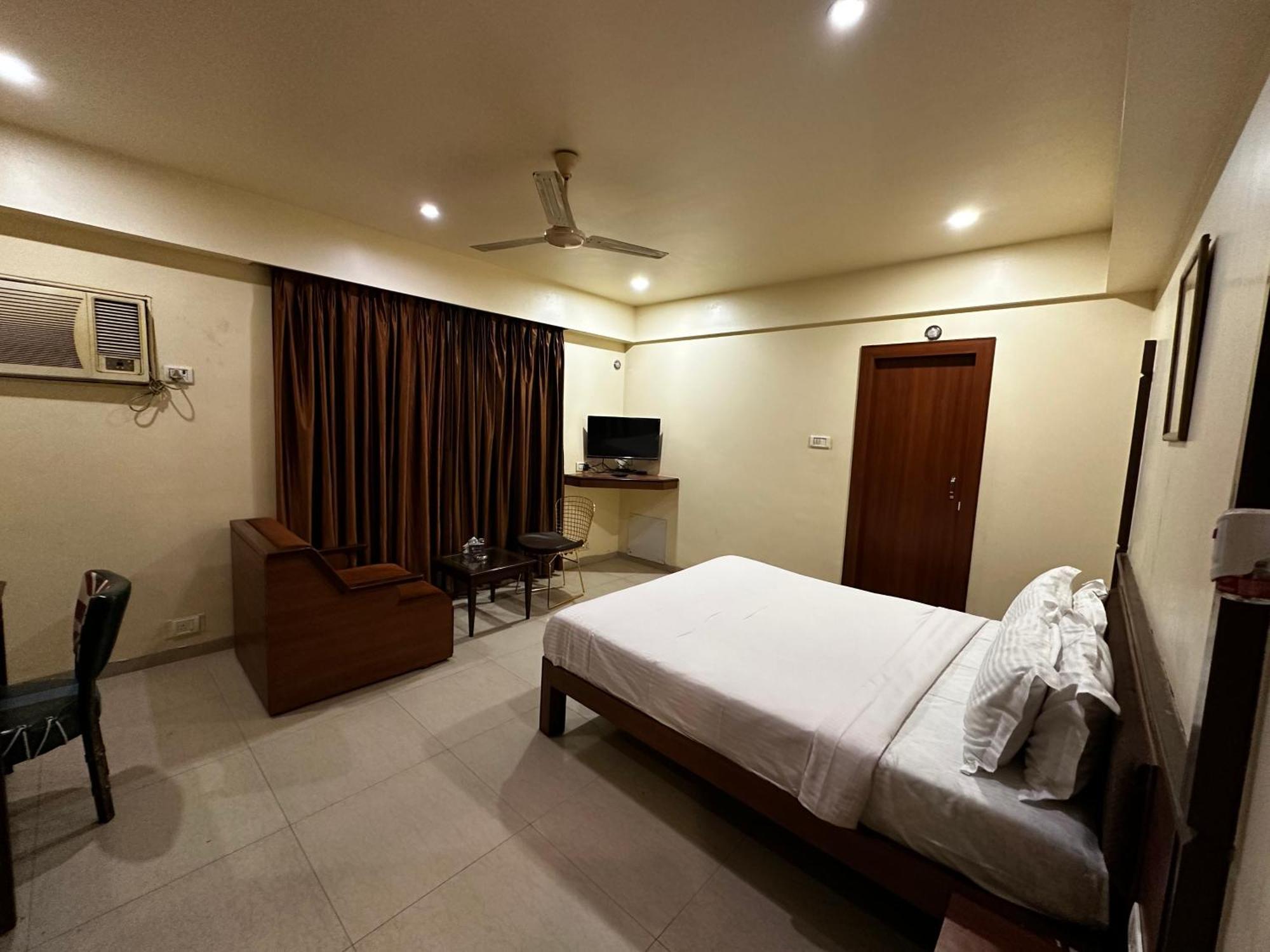The Saffron Suites Sasupada Екстер'єр фото