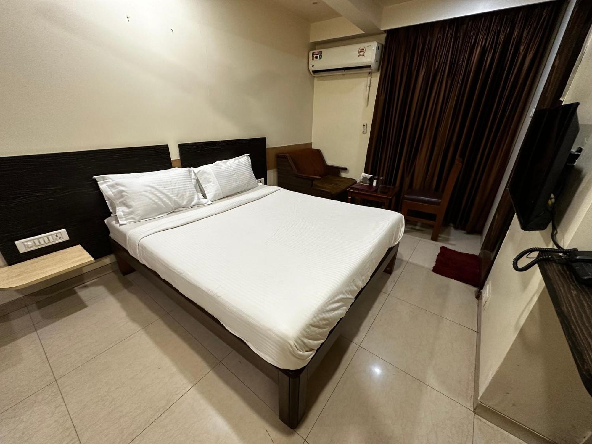 The Saffron Suites Sasupada Екстер'єр фото