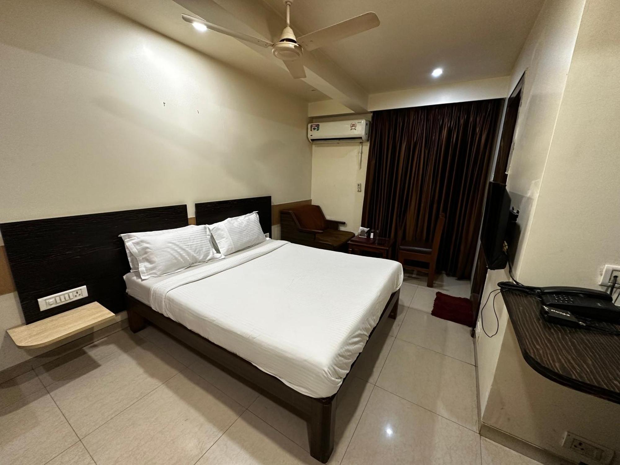 The Saffron Suites Sasupada Екстер'єр фото