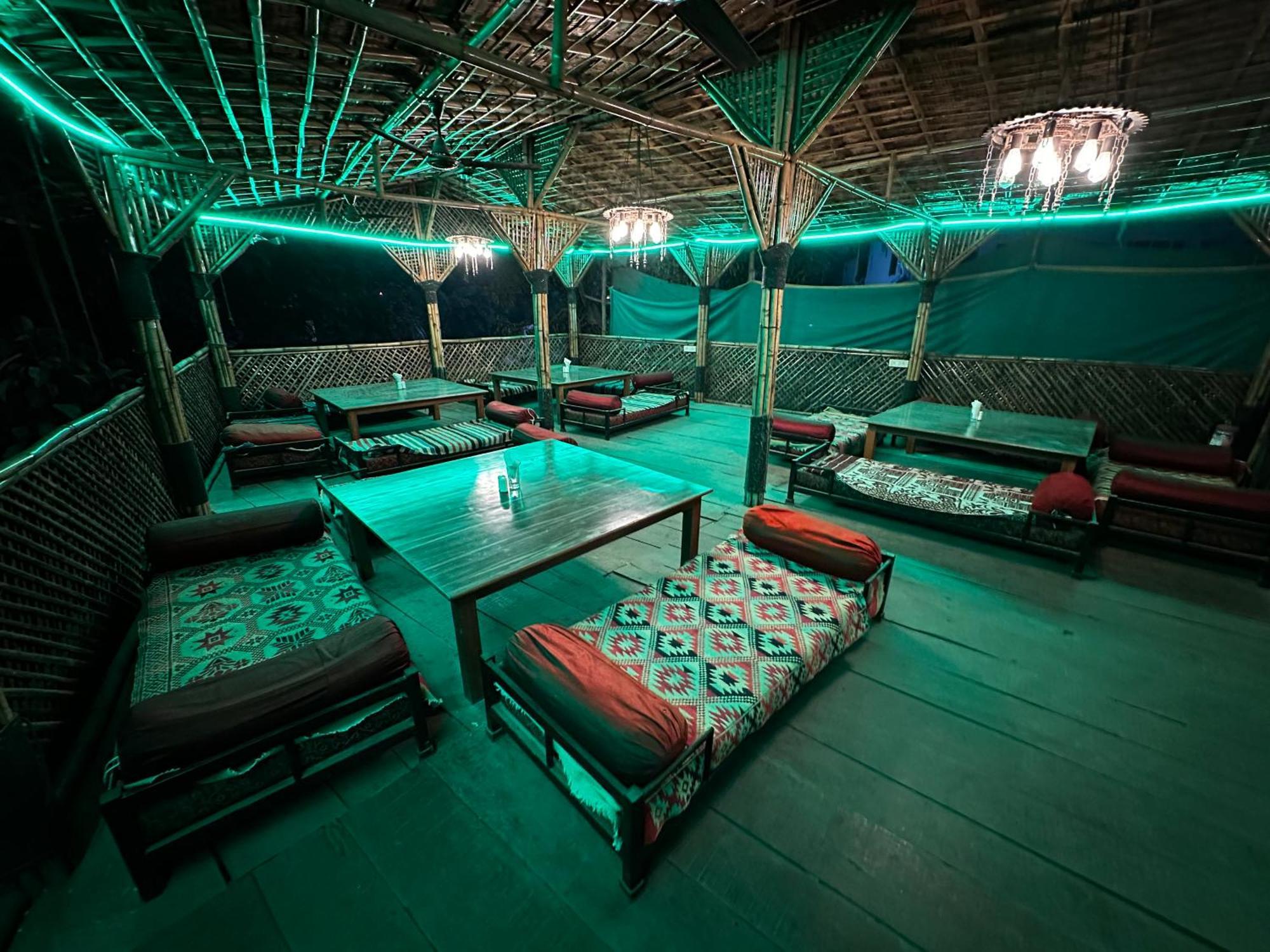 The Saffron Suites Sasupada Екстер'єр фото
