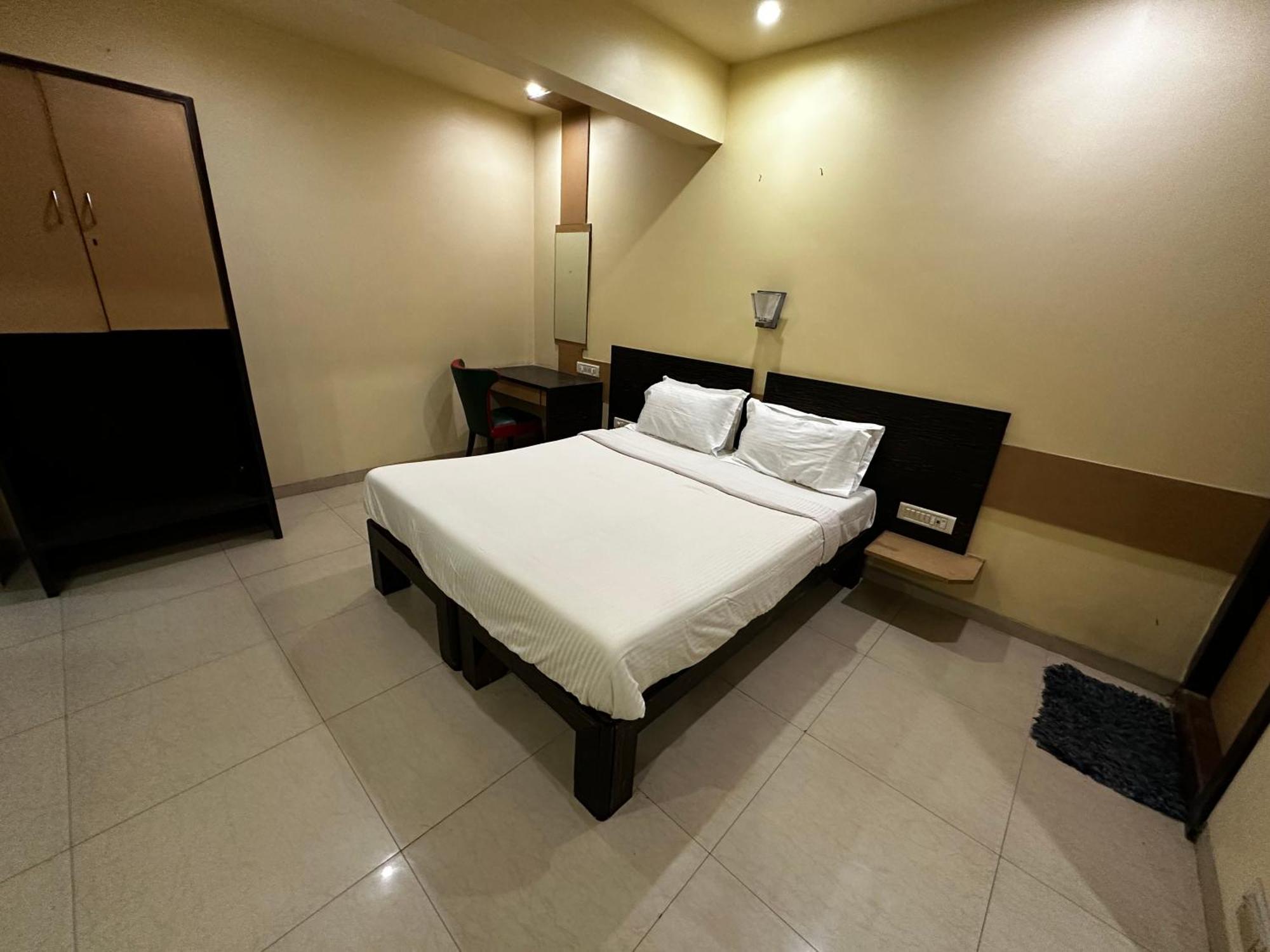 The Saffron Suites Sasupada Екстер'єр фото